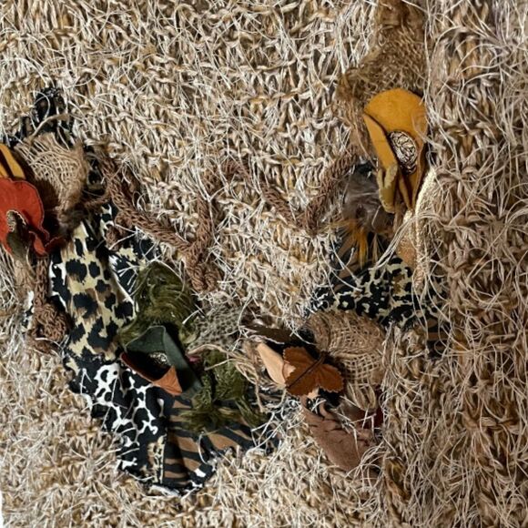 UNIQUE VINTAGE SWEATER!   - Picture 3 of 7